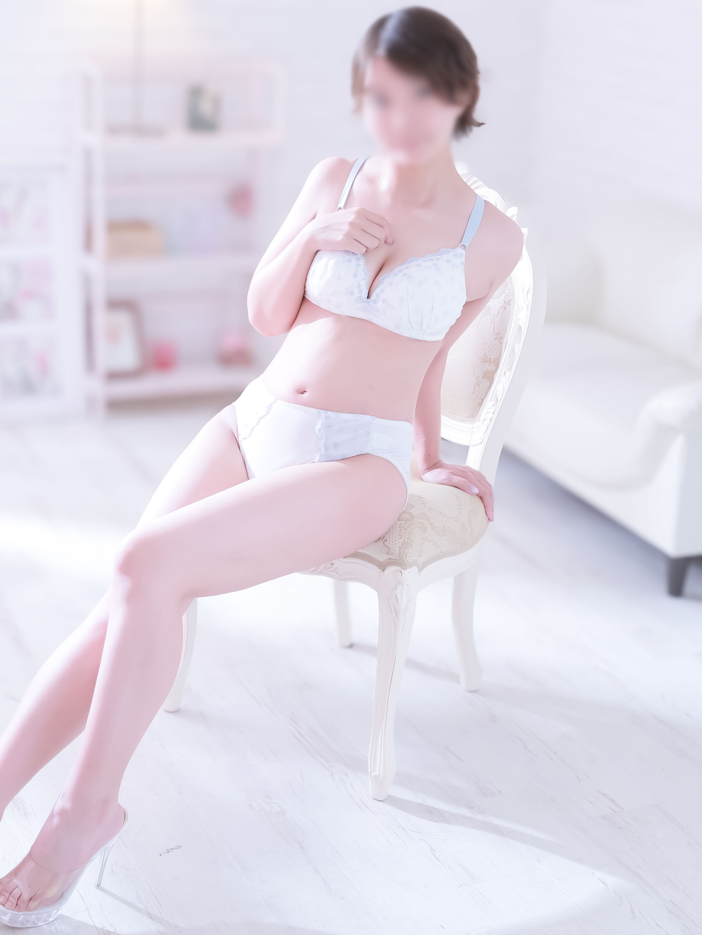 錦糸町人妻デリヘル【熟女の風俗最終章 錦糸町店】みおな